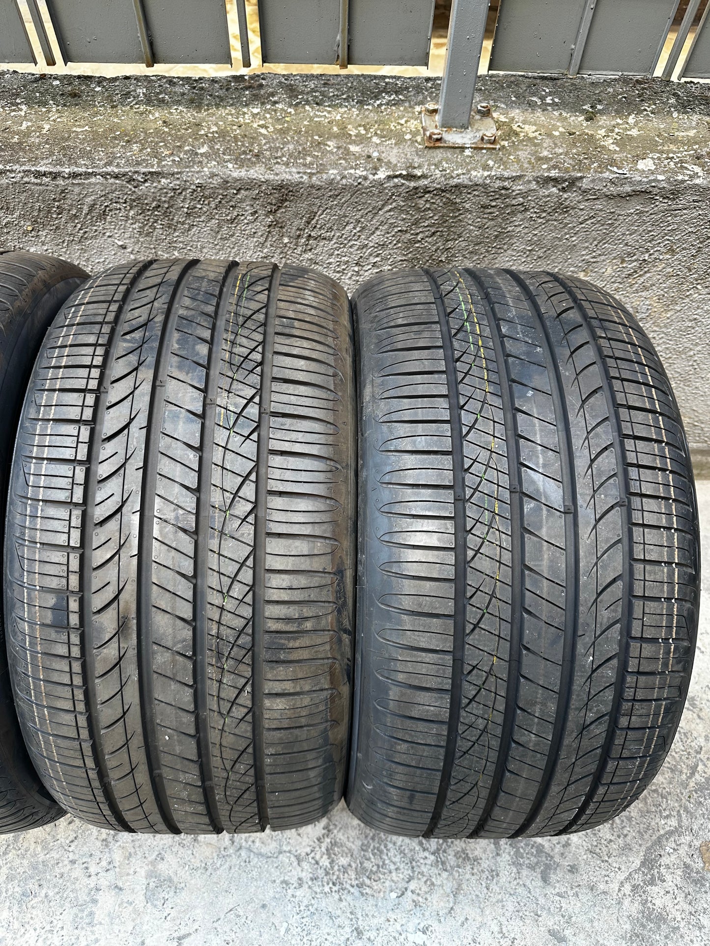 4 x Употребявани Като Нови летни Гуми Hankook Mercedes Bmw 255 40 20 / 285 35 20 Цола Мерцедес Бмв