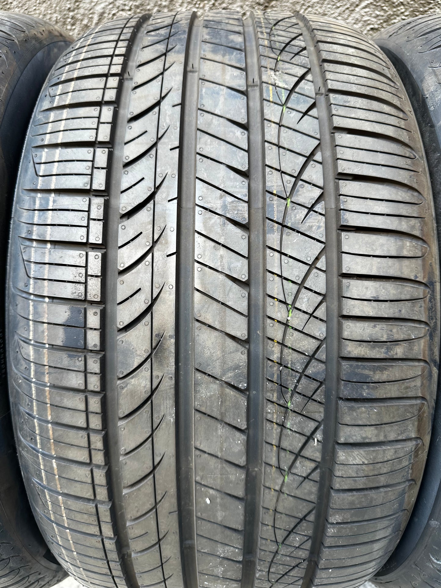 4 x Употребявани Като Нови летни Гуми Hankook Mercedes Bmw 255 40 20 / 285 35 20 Цола Мерцедес Бмв