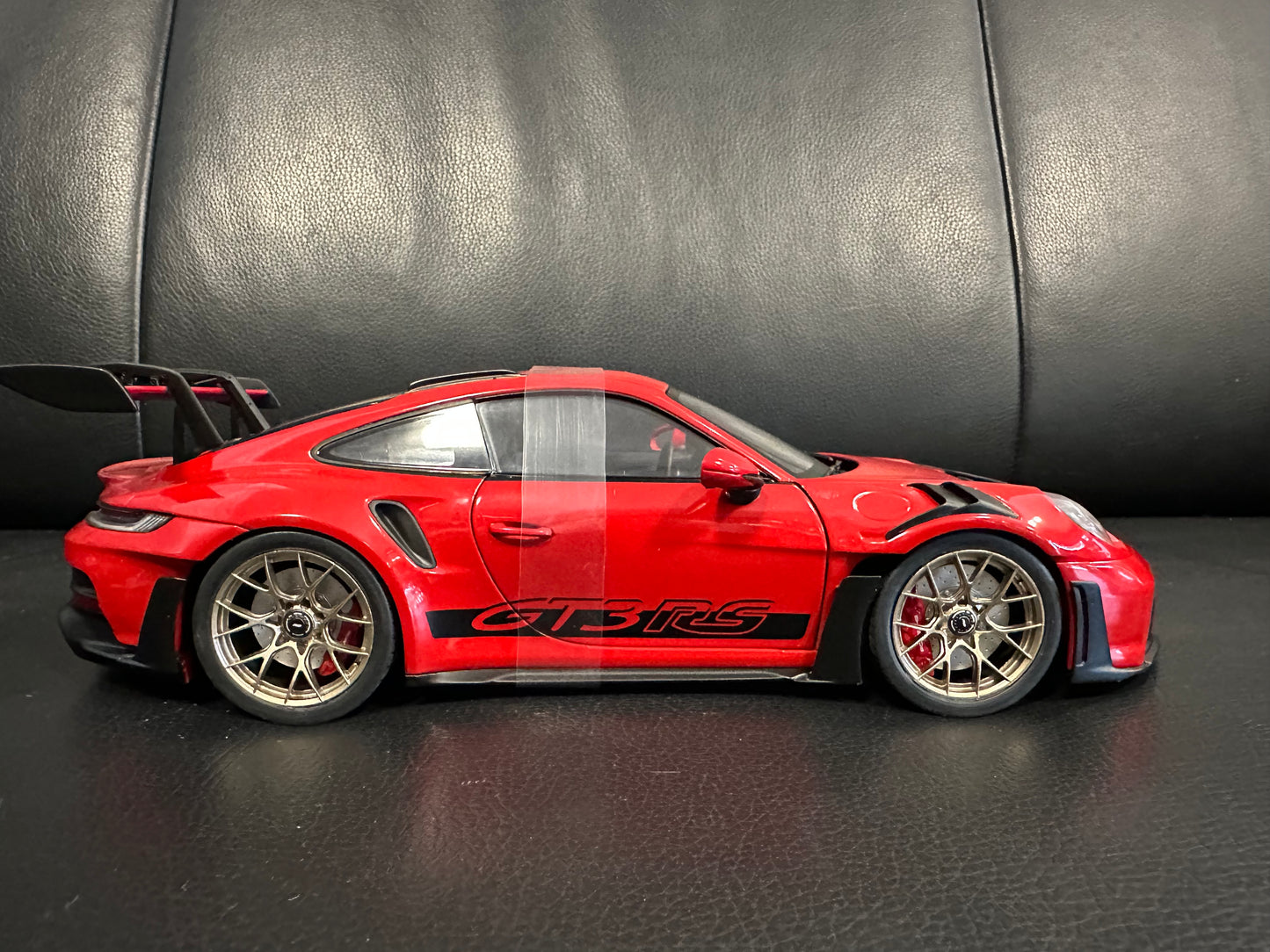PORSCHE 911 - 992 GT3 RS Carrera 2024 red rot S1812101 Solido 1:18 Порше 911 ГТ3 РС червен
