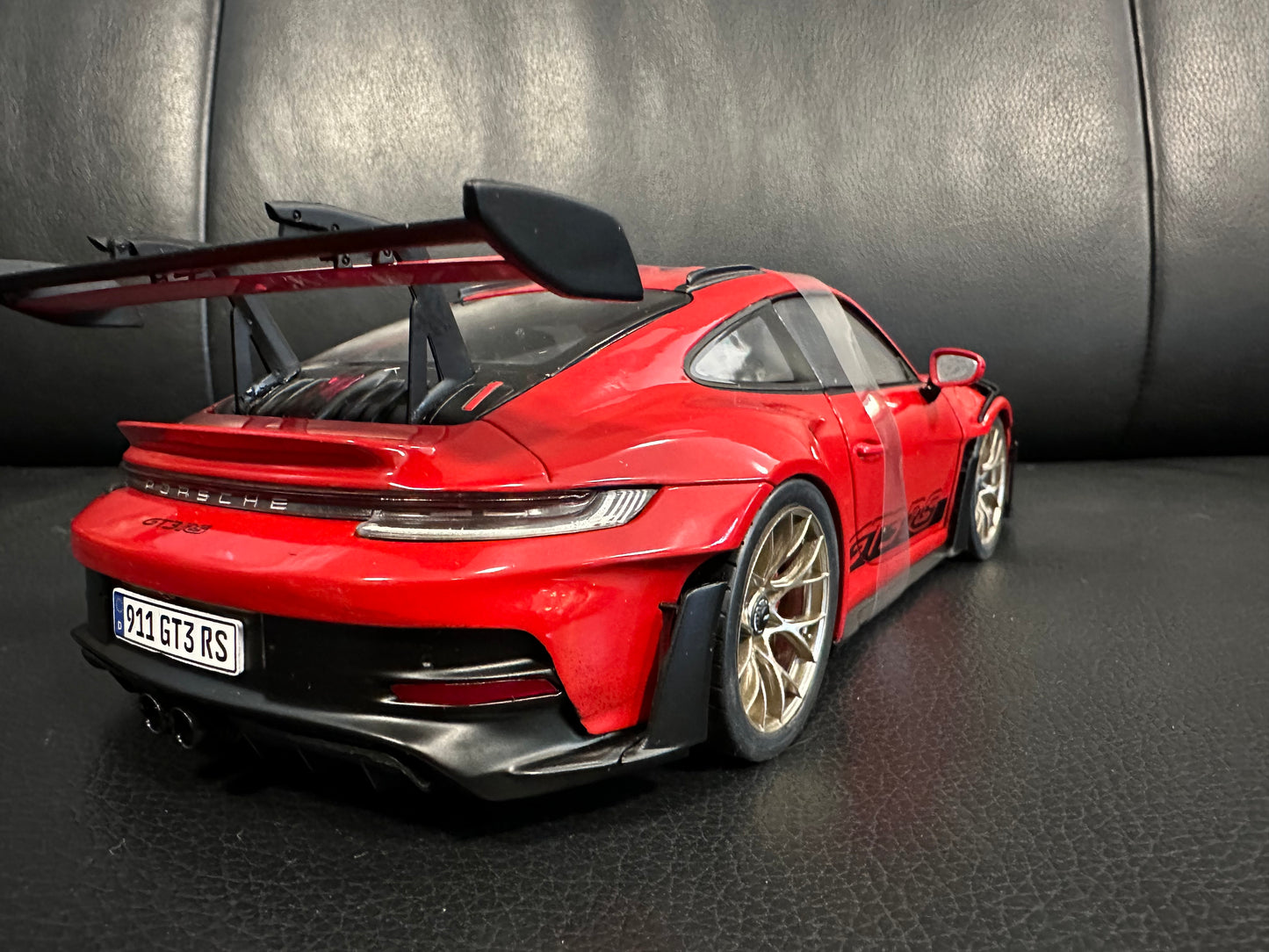 PORSCHE 911 - 992 GT3 RS Carrera 2024 red rot S1812101 Solido 1:18 Порше 911 ГТ3 РС червен