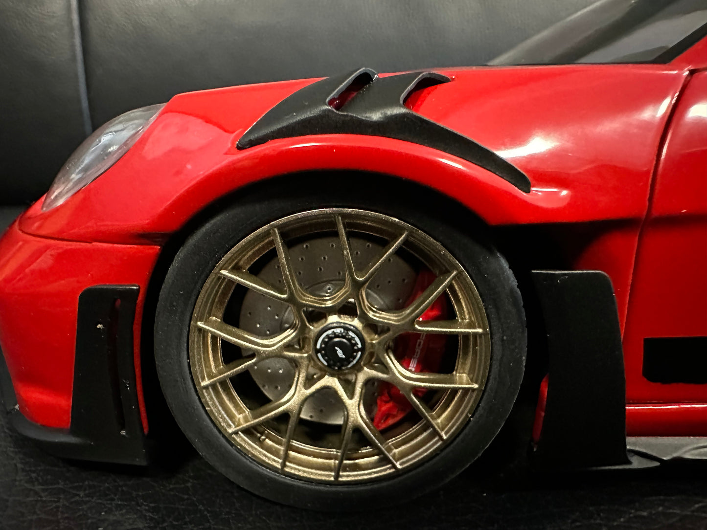 PORSCHE 911 - 992 GT3 RS Carrera 2024 red rot S1812101 Solido 1:18 Порше 911 ГТ3 РС червен