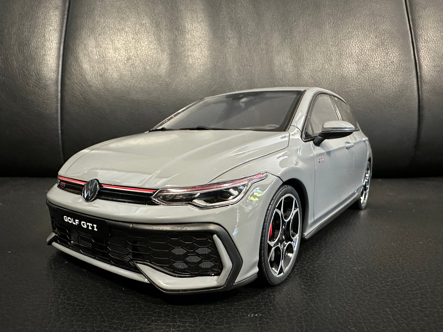 Volkswagen VW Golf VIII GTI 2024 Ottomobile OT1137 grey 1:18  Фолксваген Голф 8 Лимитирана сив