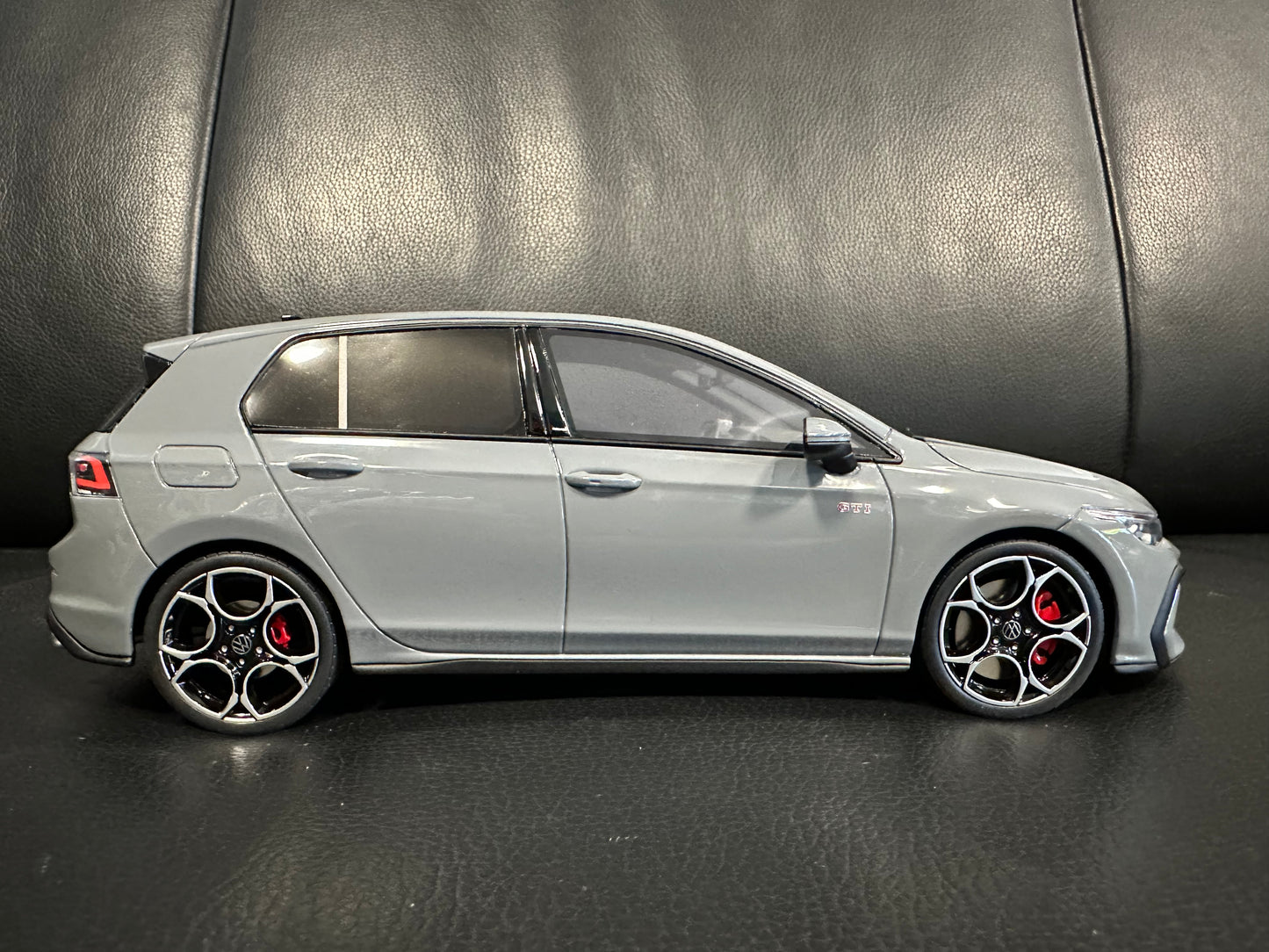Volkswagen VW Golf VIII GTI 2024 Ottomobile OT1137 grey 1:18  Фолксваген Голф 8 Лимитирана сив