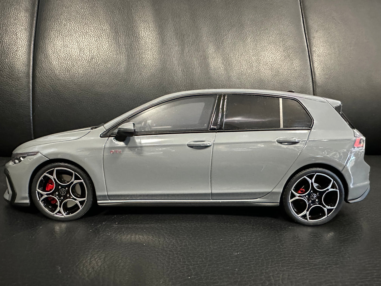 Volkswagen VW Golf VIII GTI 2024 Ottomobile OT1137 grey 1:18  Фолксваген Голф 8 Лимитирана сив