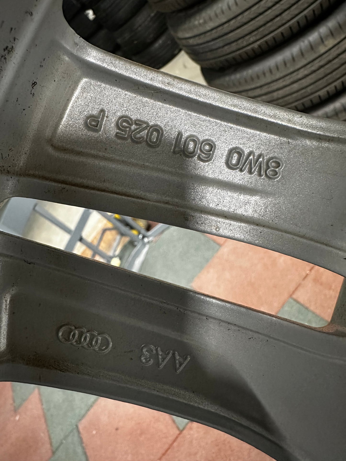 Audi A4 S4 B9 8W 17 Zoll Ауди А4 С4 Б9 Алуминиеви джанти 17 цола зимен комплект зимни Гуми