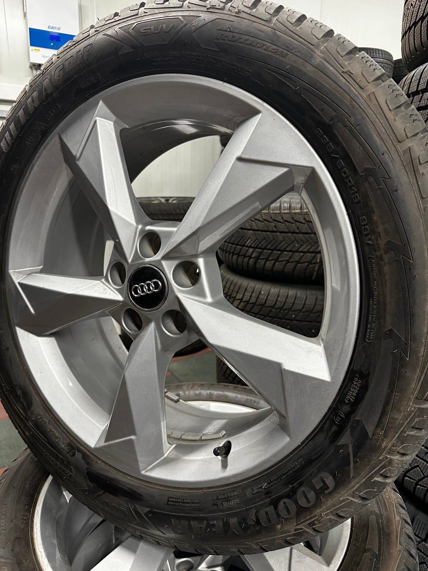 Оригинал Audi Q3 83A F3 19 Zoll Ауди КУ3 Алуминиеви джанти 235 50 19 цола зимен комплект зимни гуми