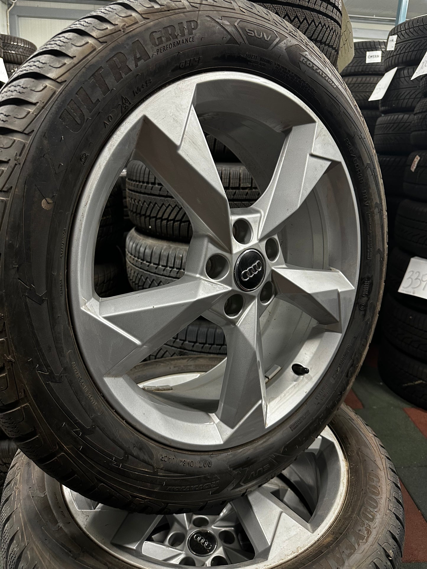 Оригинал Audi Q3 83A F3 19 Zoll Ауди КУ3 Алуминиеви джанти 235 50 19 цола зимен комплект зимни гуми
