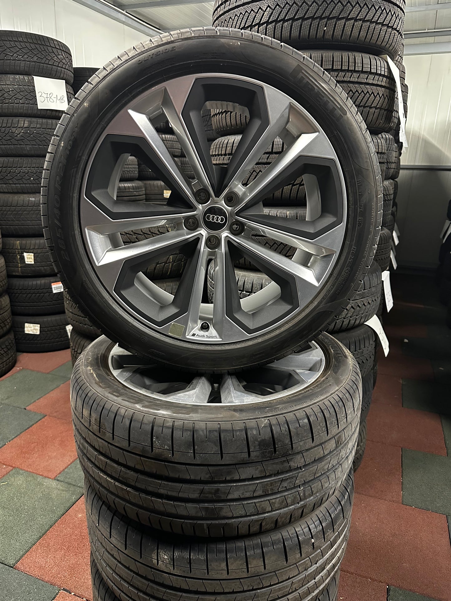 Оригинал като нови Audi Q7 SQ7 4M 285 40 21 Zoll Ауди Q7 SQ7 Алуминиеви джанти 285 40 21 цола летен комплект летни гуми