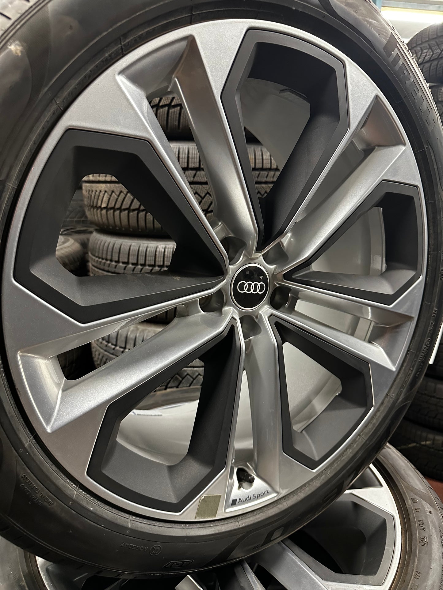 Оригинал като нови Audi Q7 SQ7 4M 285 40 21 Zoll Ауди Q7 SQ7 Алуминиеви джанти 285 40 21 цола летен комплект летни гуми