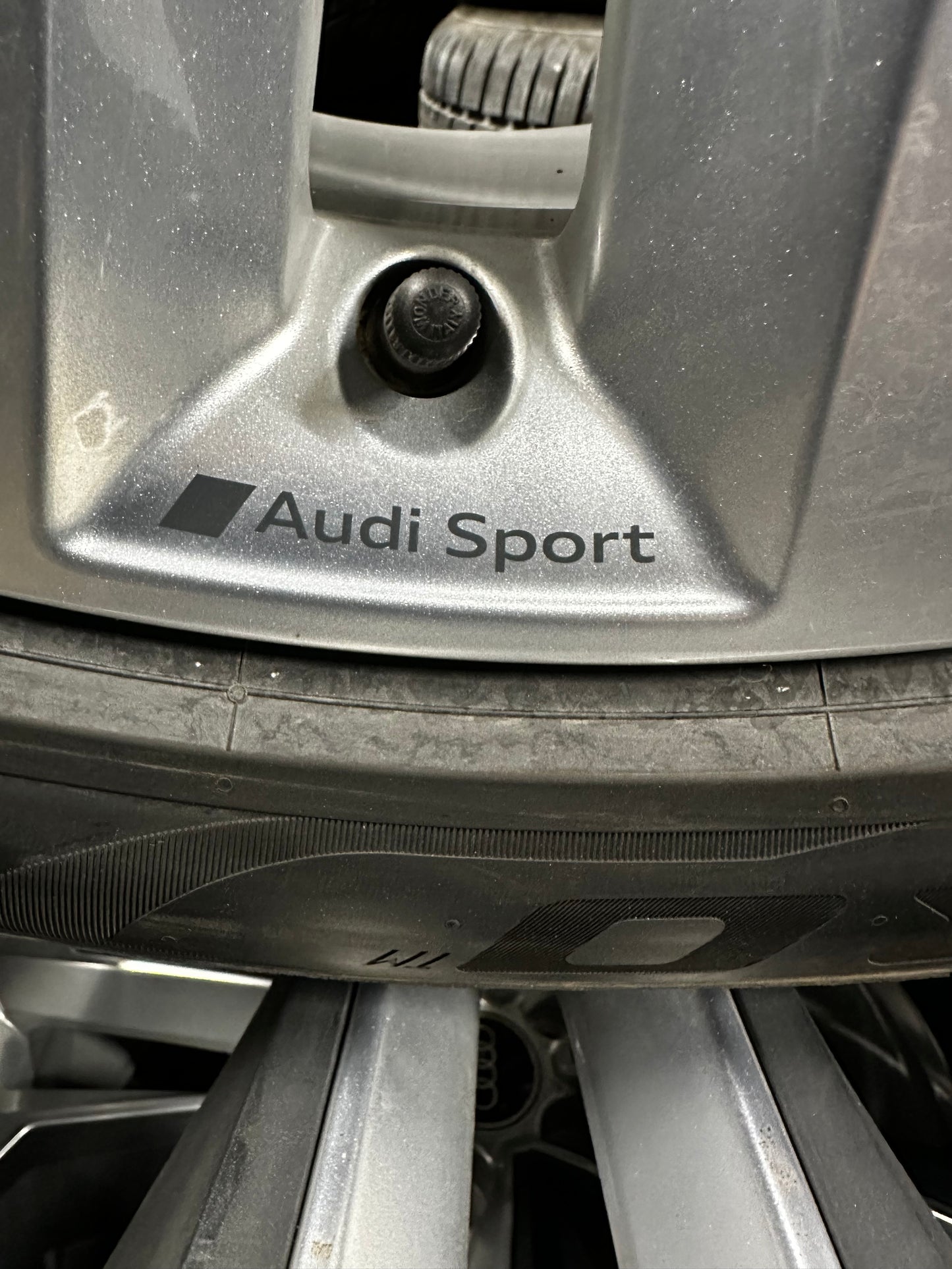 Оригинал като нови Audi Q7 SQ7 4M 285 40 21 Zoll Ауди Q7 SQ7 Алуминиеви джанти 285 40 21 цола летен комплект летни гуми