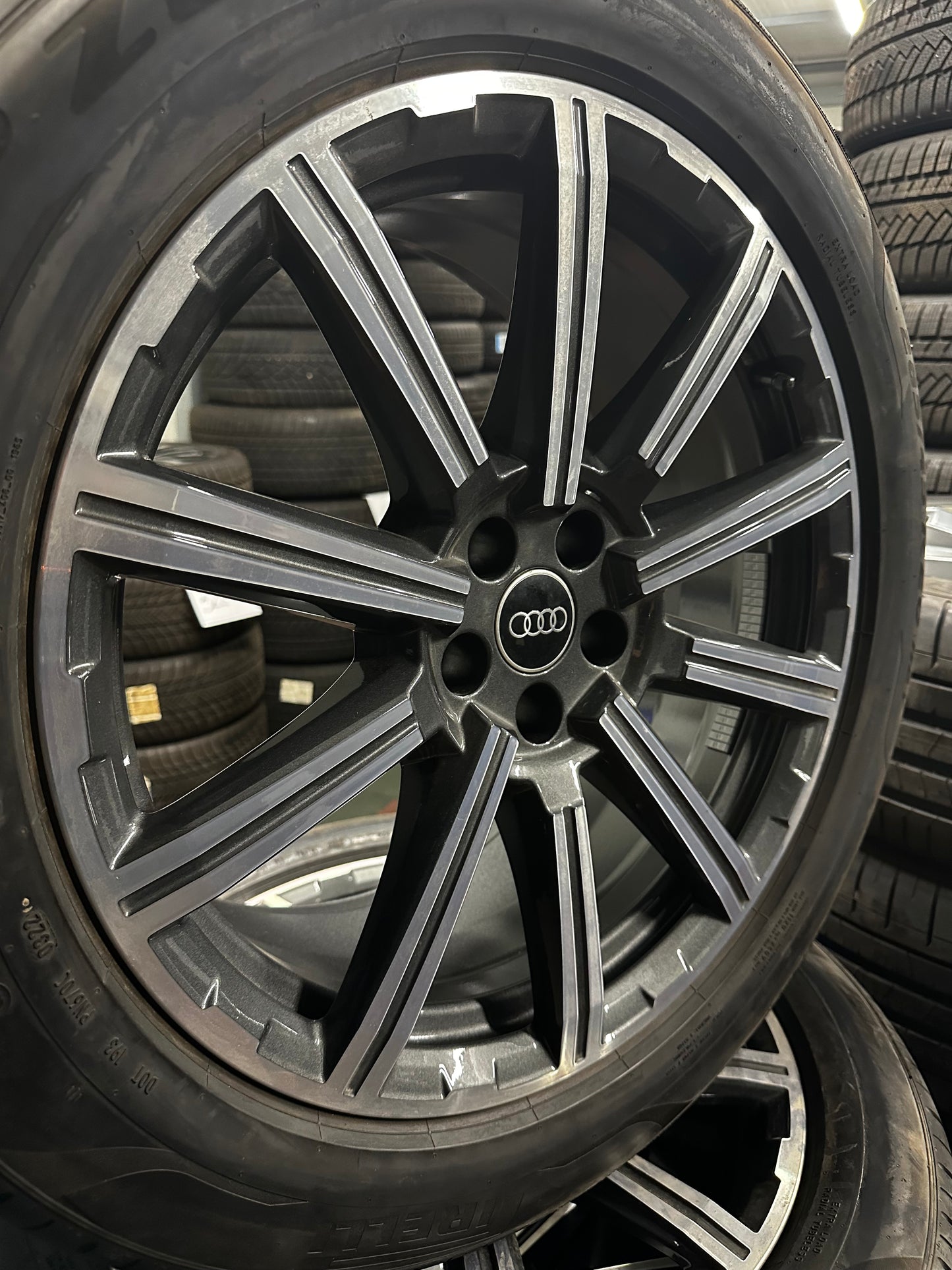 Оригинал като нови Audi Q7 SQ7 4M 285 45 20 Zoll Ауди Q7 SQ7 Алуминиеви джанти 285 45 20 цола летен комплект летни гуми