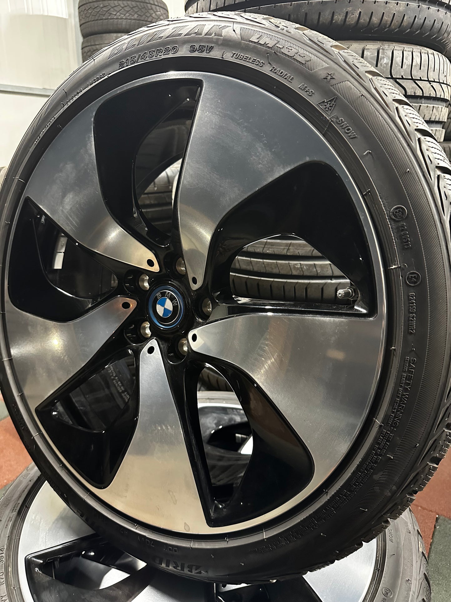 Оригинал BMW i8 L12 L15 20 Zoll Бмв и8 Л12 Л15 215 45 20 цола зимен комплект зимни гуми