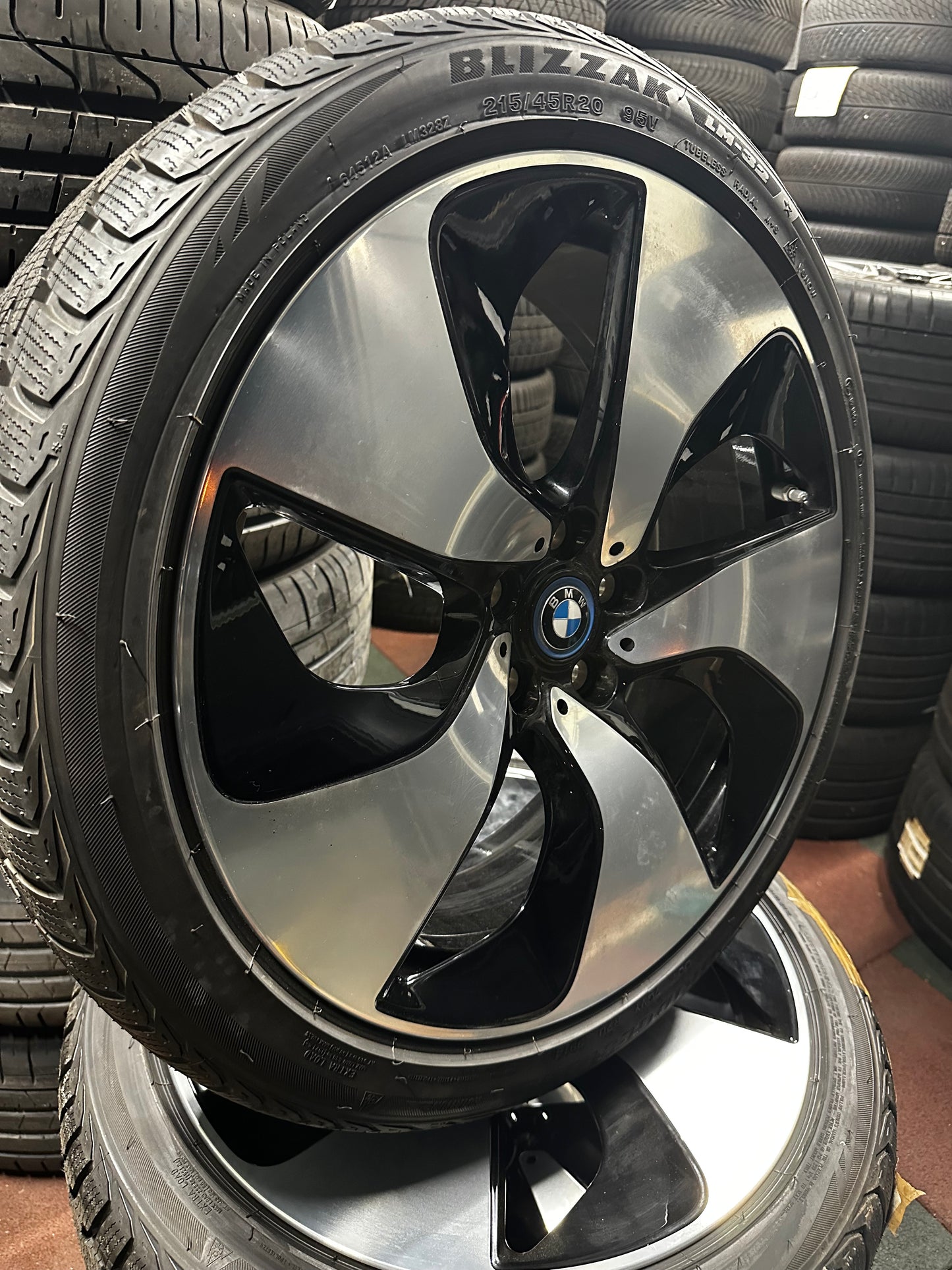 Оригинал BMW i8 L12 L15 20 Zoll Бмв и8 Л12 Л15 215 45 20 цола зимен комплект зимни гуми