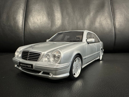 Mercedes-Benz E55 AMG W210 Brillantsilber 2001 Limitiert 1:18 Ottomobile OT459 Мерцедес Бенц Е55 АМГ Лимитирана сив
