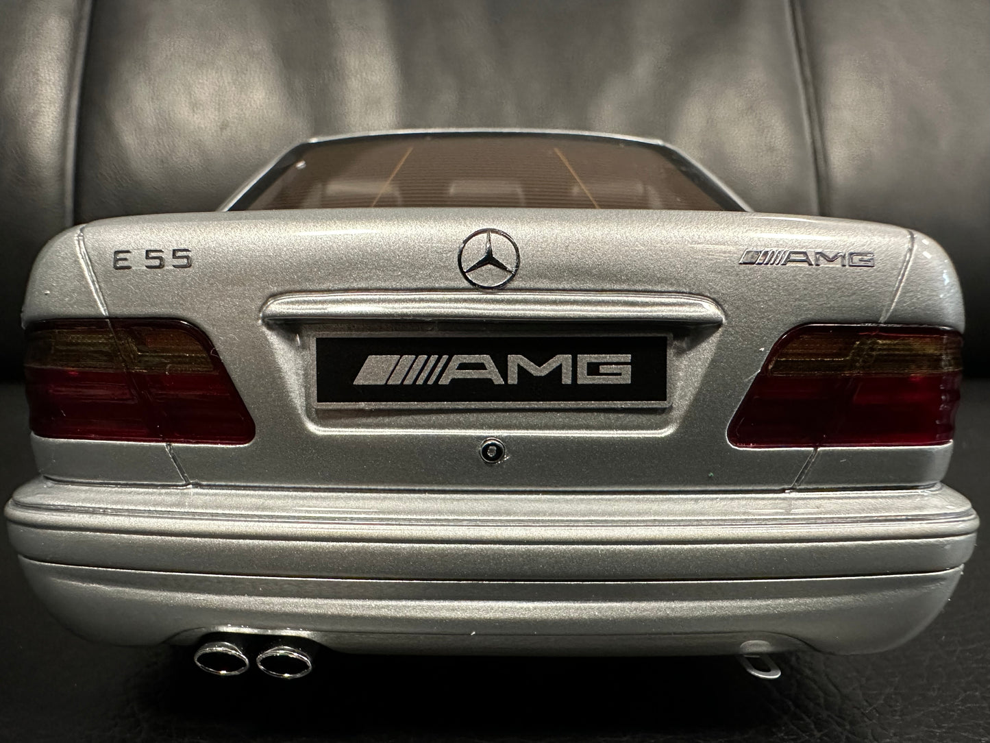 Mercedes-Benz E55 AMG W210 Brillantsilber 2001 Limitiert 1:18 Ottomobile OT459 Мерцедес Бенц Е55 АМГ Лимитирана сив
