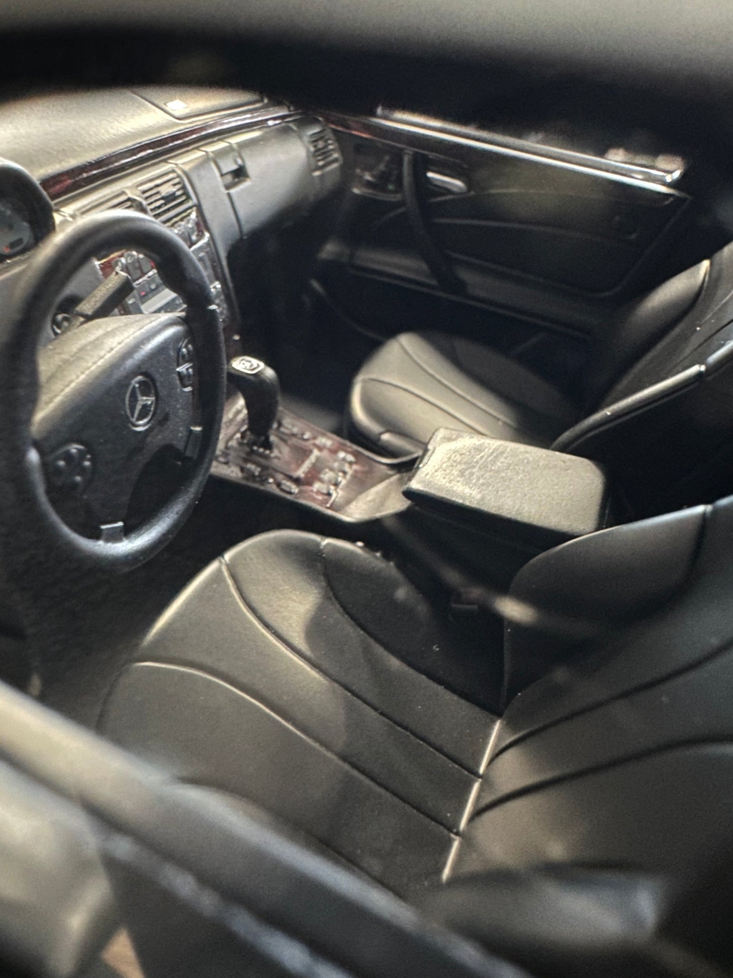 Mercedes-Benz E55 AMG W210 Brillantsilber 2001 Limitiert 1:18 Ottomobile OT459 Мерцедес Бенц Е55 АМГ Лимитирана сив