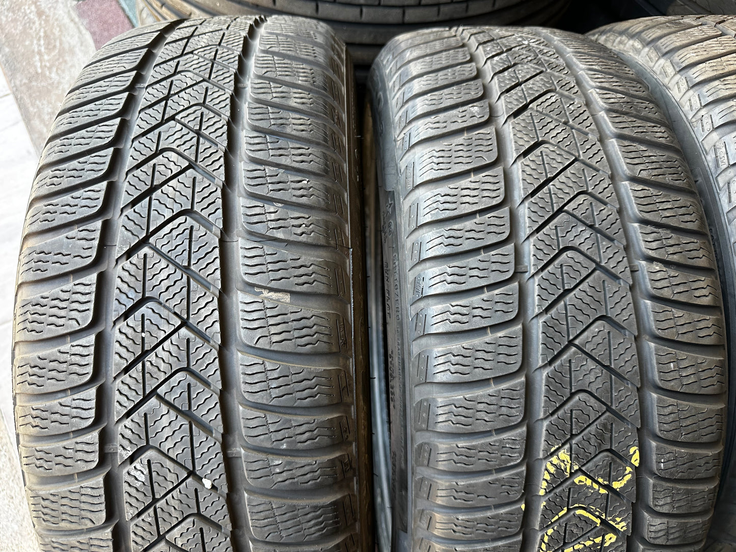 Употребявани зимни Гуми Pirelli 19 Zoll Runflat 225 45 19 Цола BMW* Рънфлат 6мм