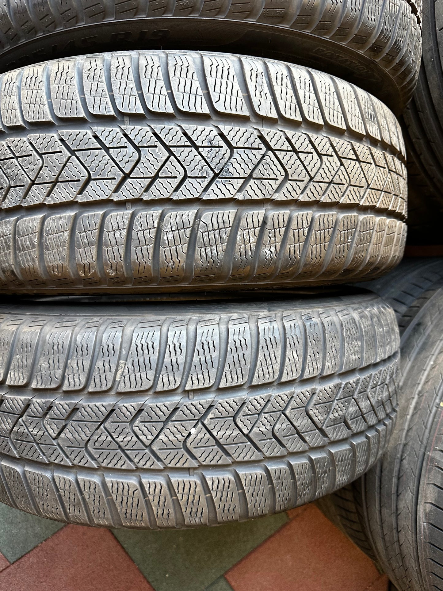 Употребявани зимни Гуми Pirelli 19 Zoll Runflat 225 45 19 Цола BMW* Рънфлат 6мм