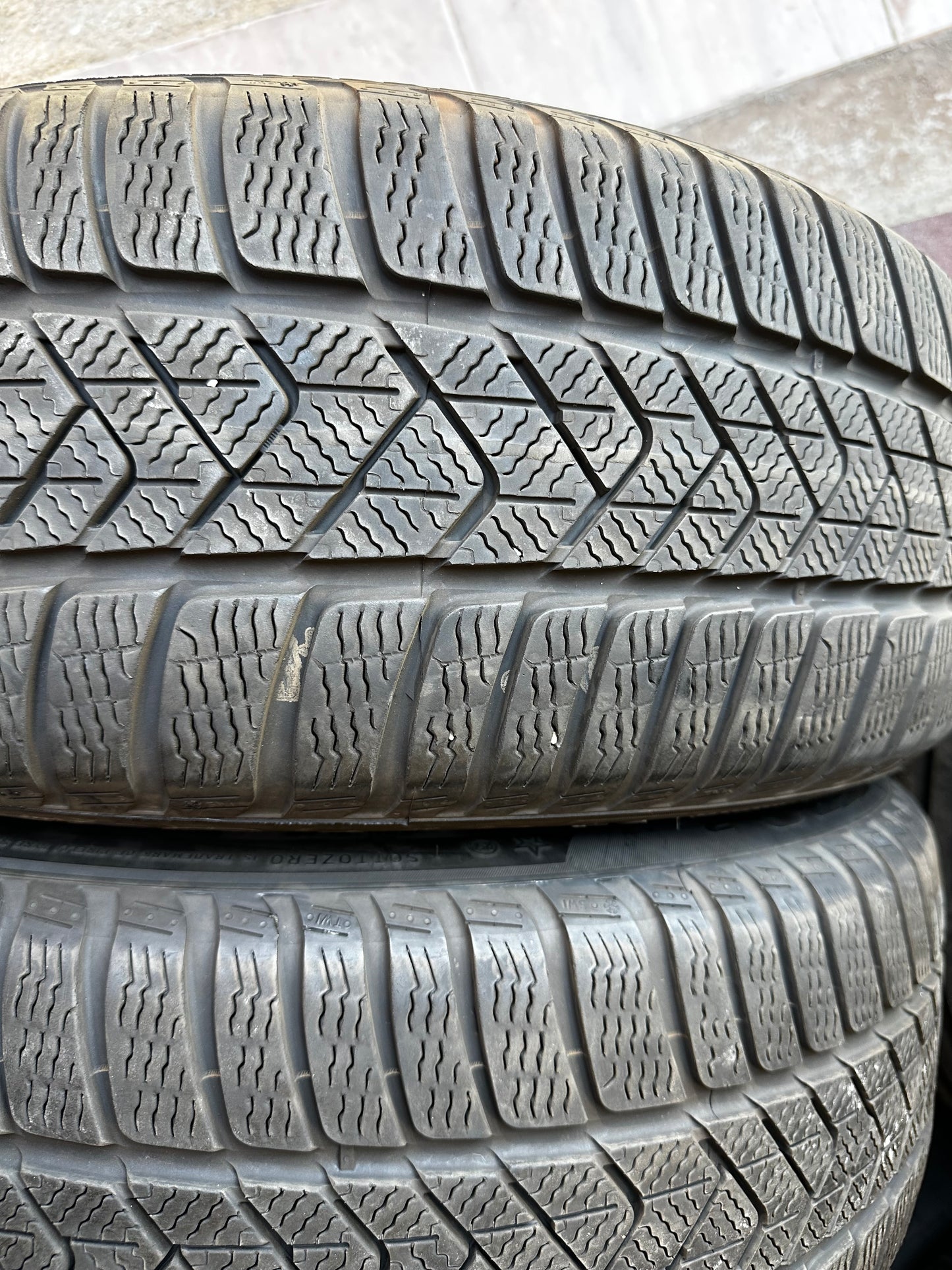 Употребявани зимни Гуми Pirelli 19 Zoll Runflat 225 45 19 Цола BMW* Рънфлат 6мм