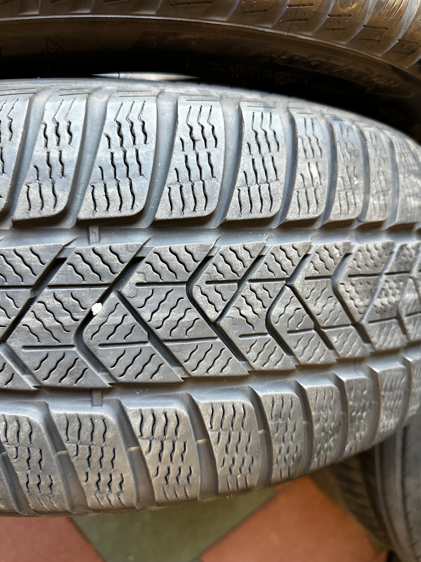 Употребявани зимни Гуми Pirelli 19 Zoll Runflat 225 45 19 Цола BMW* Рънфлат 6мм