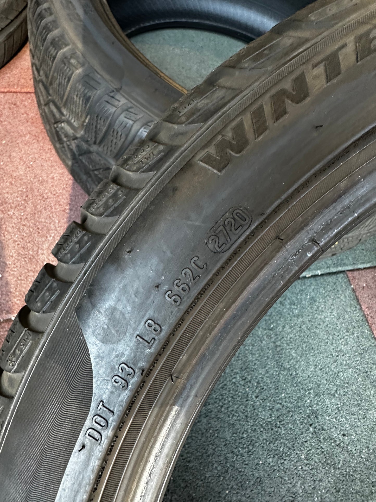 Употребявани зимни Гуми Pirelli 19 Zoll Runflat 225 45 19 Цола BMW* Рънфлат 6мм