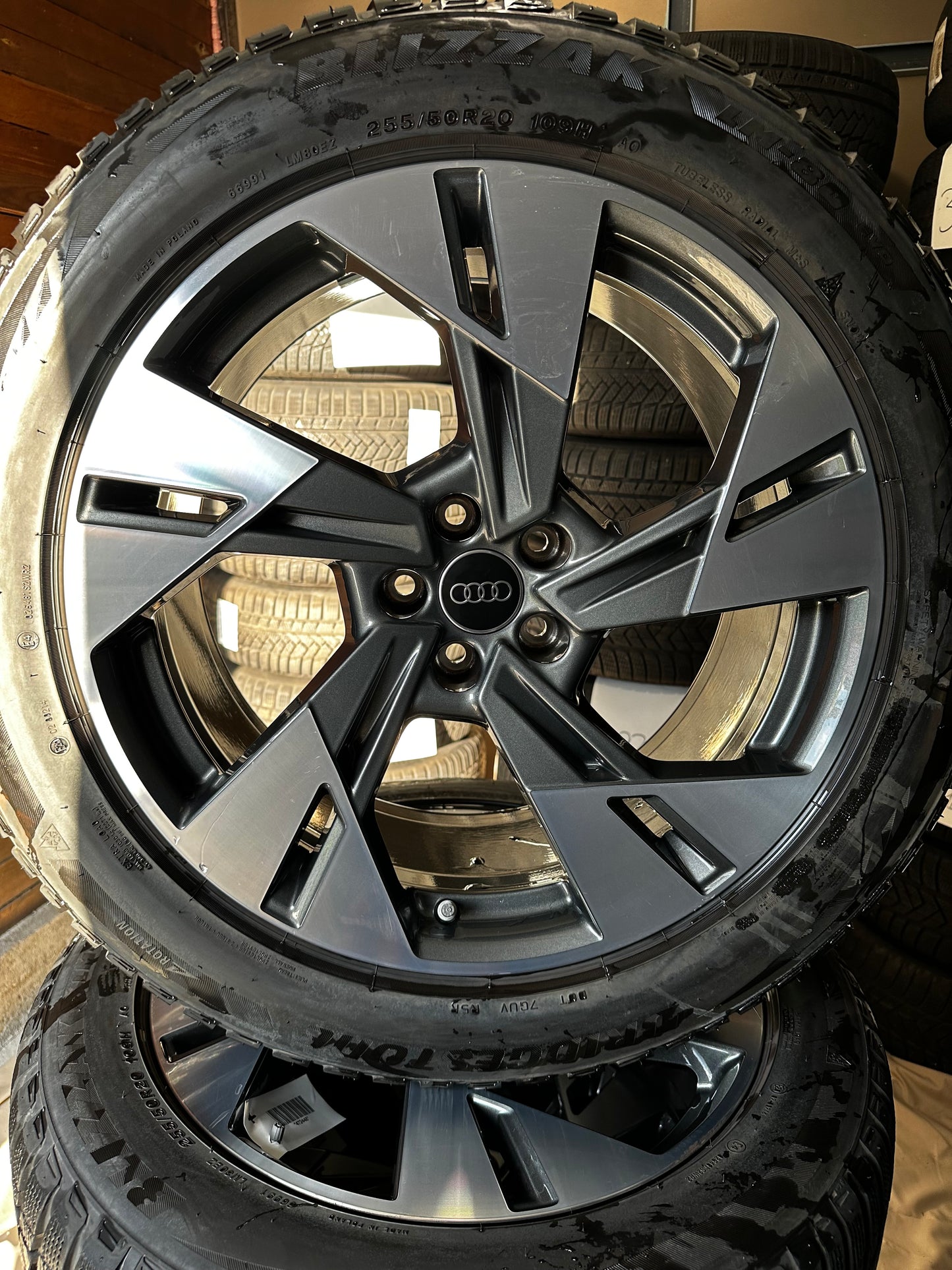 Оригинал Audi Q7 SQ7 4M Etron E-Tron 4KE 20 Zoll Ауди Q7 SQ7 Етрон Е-Трон 4М 4КЕ Алуминиеви джанти 20 цола зимен комплект зимни гуми