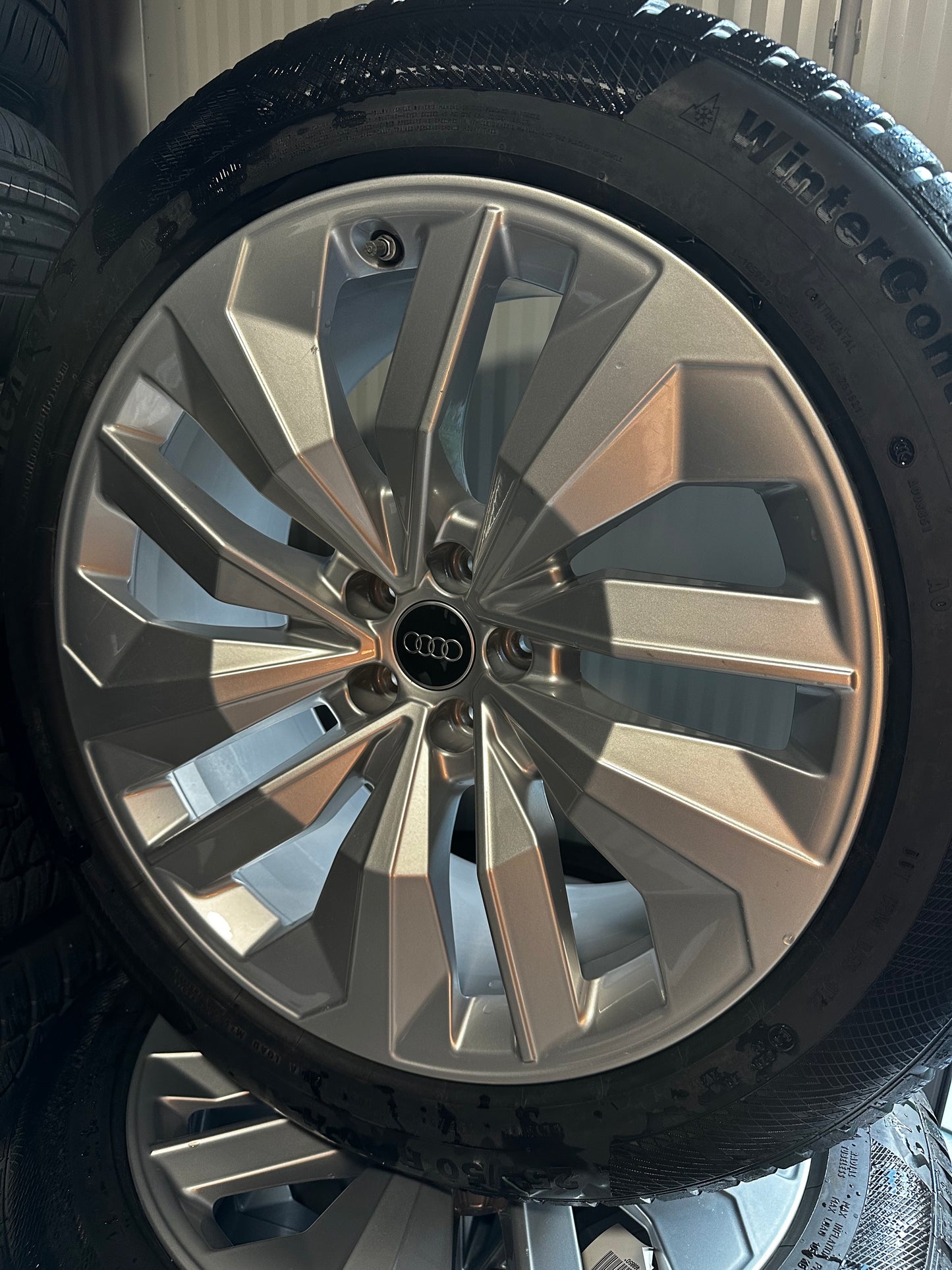 Оригинал Като Нови Audi Q8 SQ8 4KE Etron E-Tron 4KE 20 Zoll Ауди Q8 SQ8 Етрон Е-Трон 4КЕ Алуминиеви джанти 20 цола зимен комплект зимни гуми