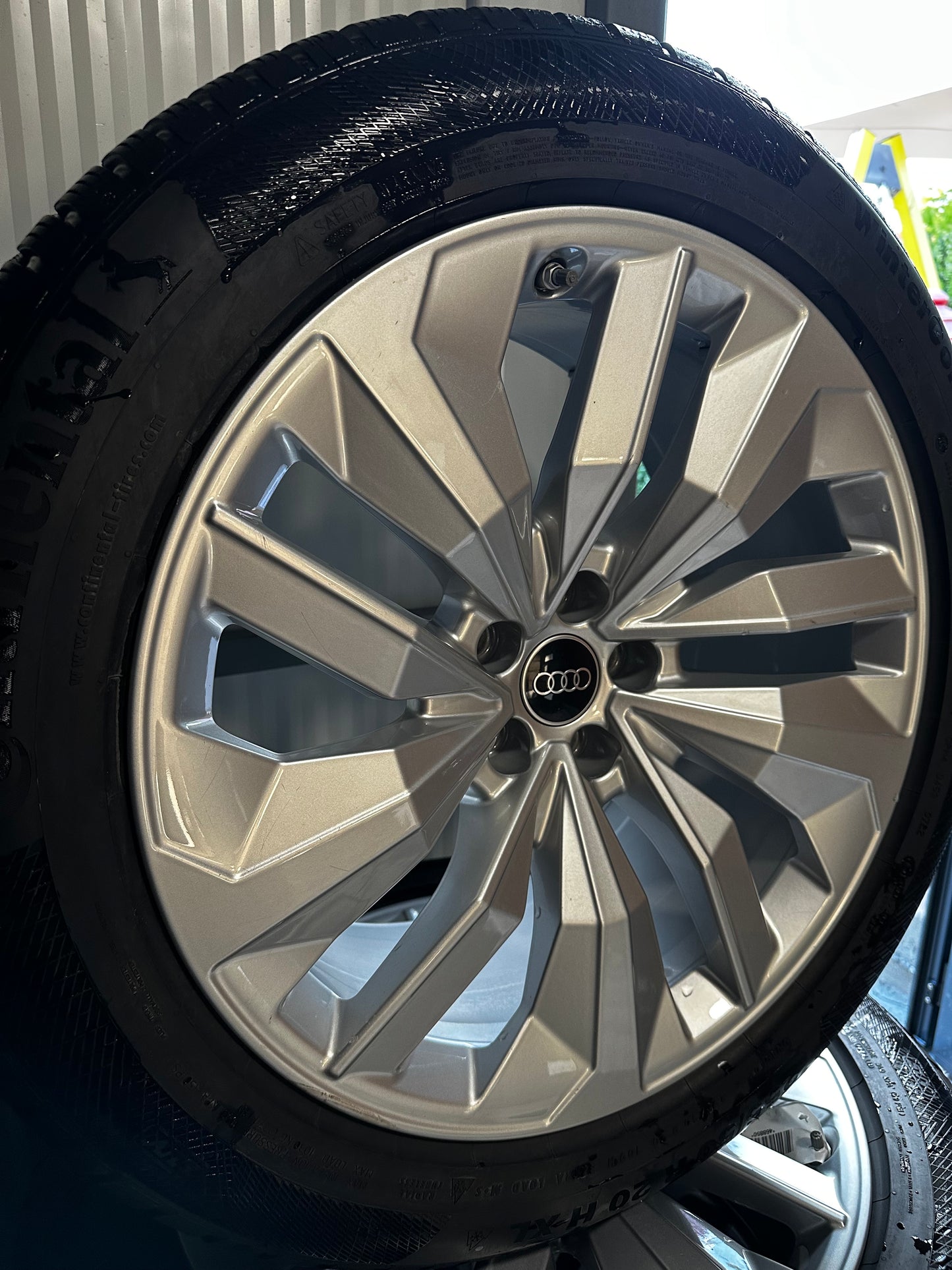 Оригинал Като Нови Audi Q8 SQ8 4KE Etron E-Tron 4KE 20 Zoll Ауди Q8 SQ8 Етрон Е-Трон 4КЕ Алуминиеви джанти 20 цола зимен комплект зимни гуми