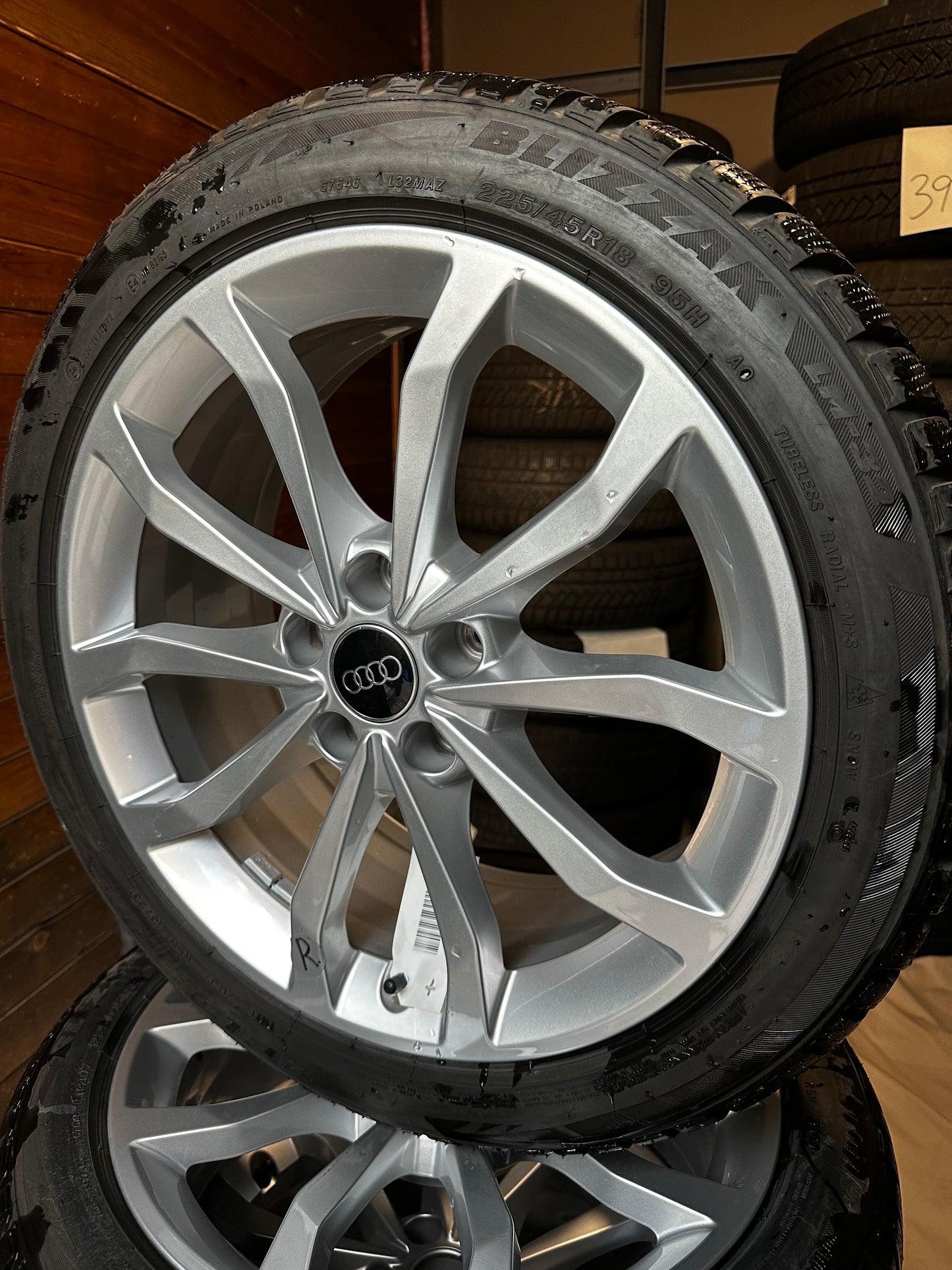 Audi A4 S4 B9 8W 18 Zoll Ауди А4 С4 Б9 Алуминиеви джанти 18 цола зимен комплект зимни Гуми