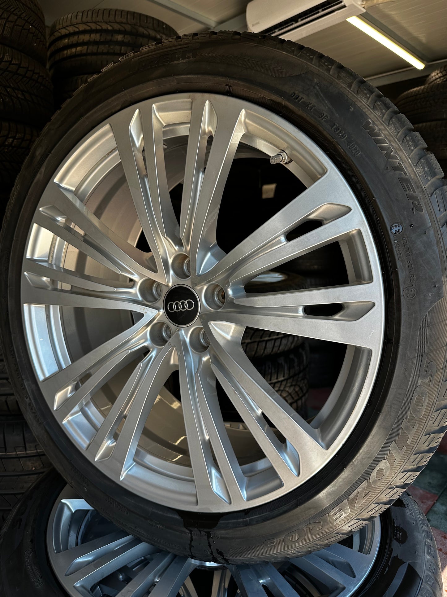 Audi A8 4N D5 20 Zoll Ауди А8 4Н Алуминиеви джанти  265 40 20 цола зимен комплект зимни гуми