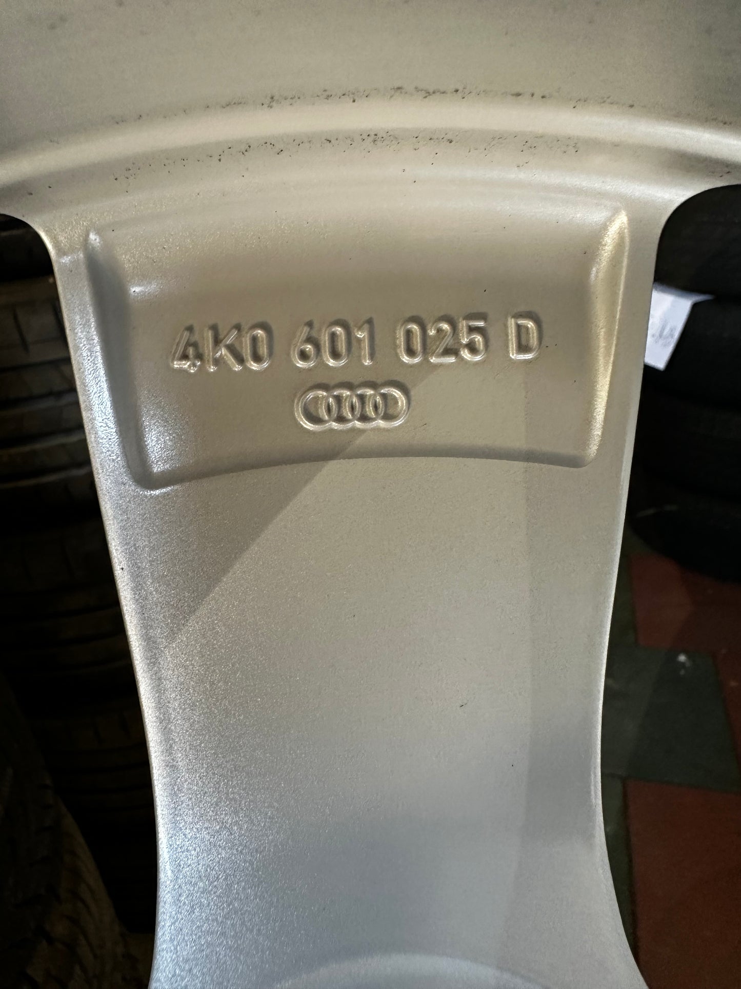 Оригинал Audi A6 S6 4K C8 18 Zoll Ауди А6 С6 4К Ц8 Алуминиеви джанти 18 цола зимен комплект зимни Гуми