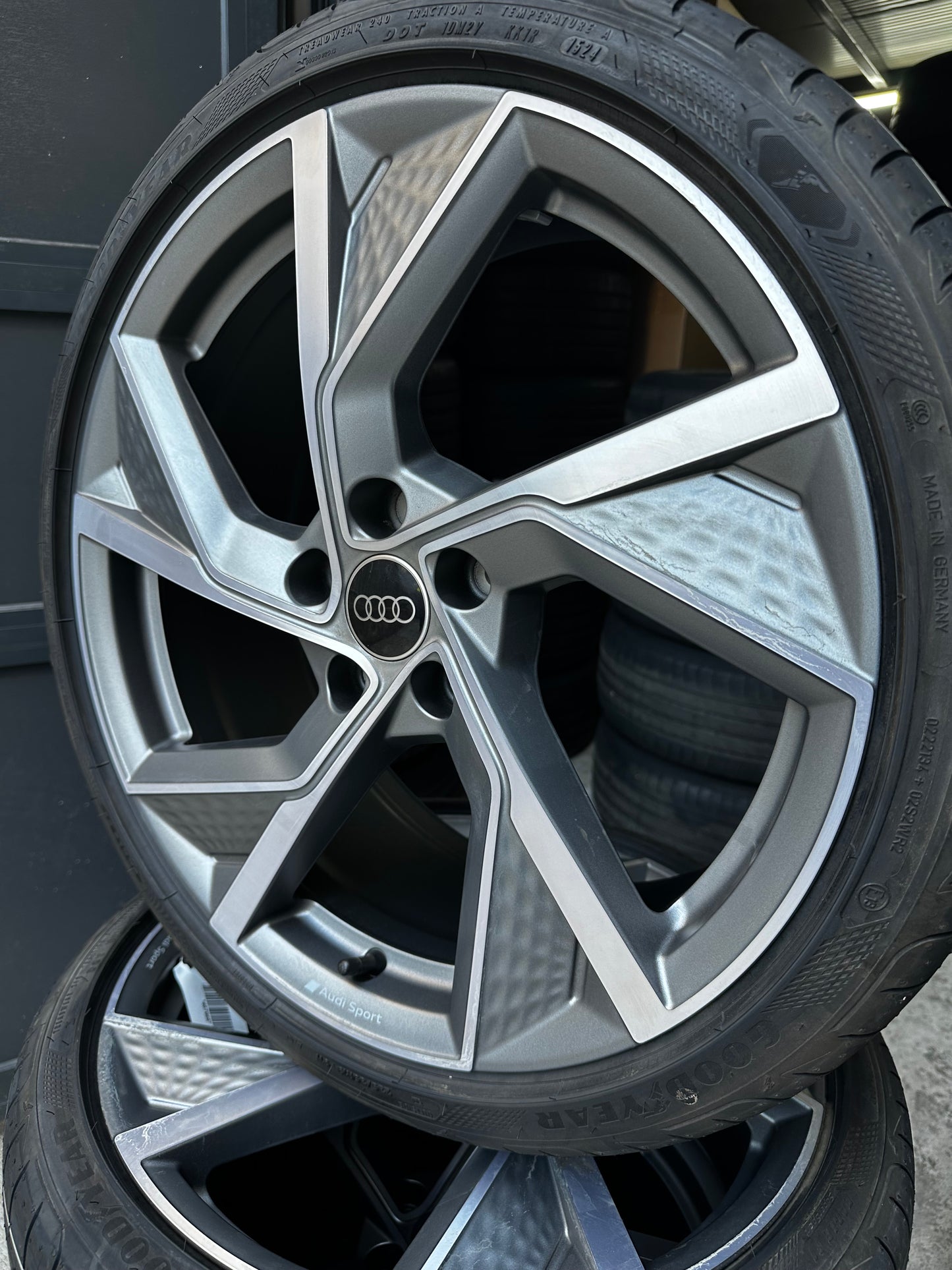 Оригинал като нови Audi A3 S3 8V 8Y 19 Zoll Ауди А3 С3 Алуминиеви джанти 19 цола летен комплект летни Гуми