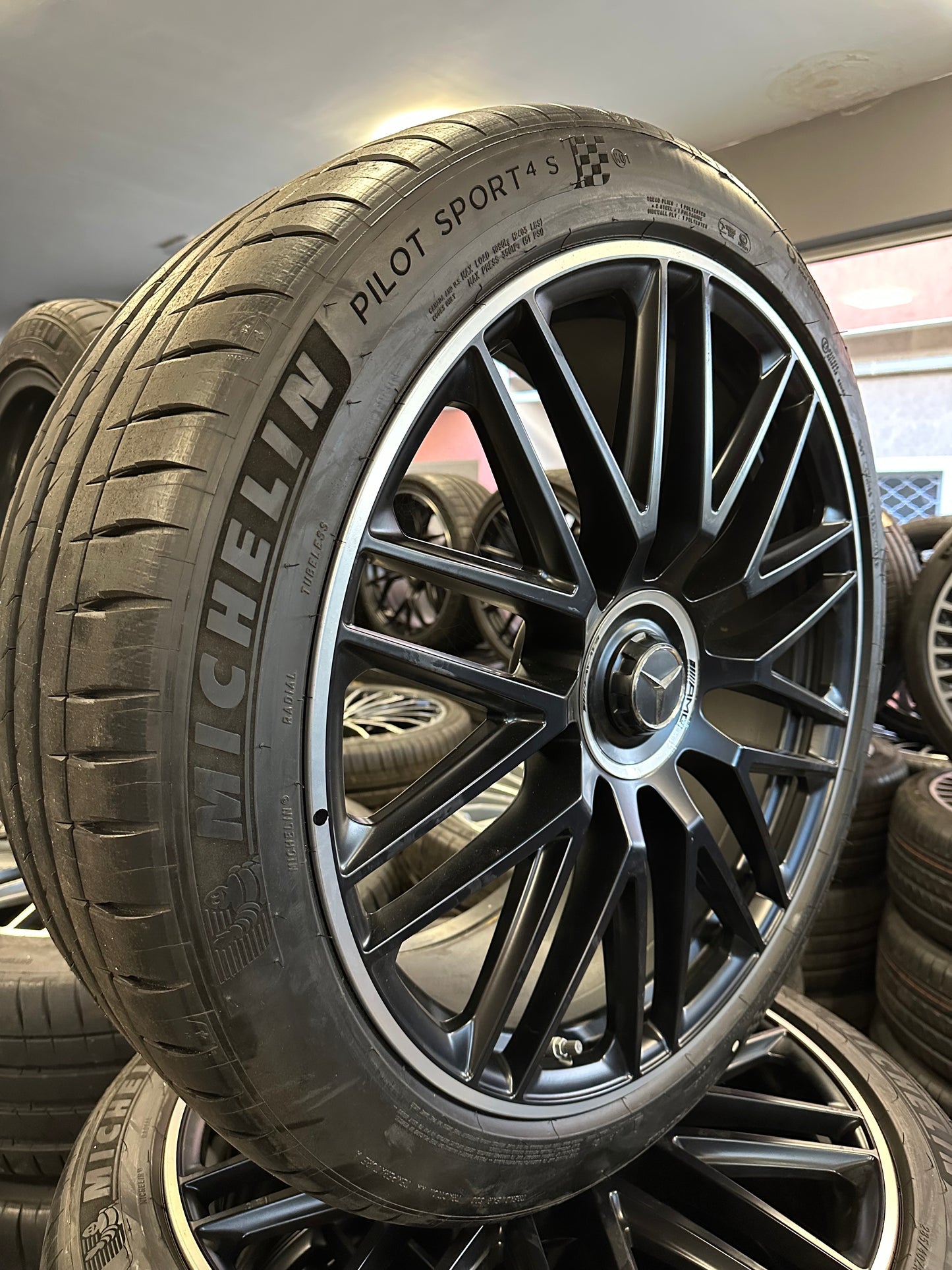 Оригинал като нови Mercedes GLS 63 AMG X167 W167 23 Zoll Мерцедес ГЛС63 AMG X167 W167 23 цола джанти летен комплект летни гуми