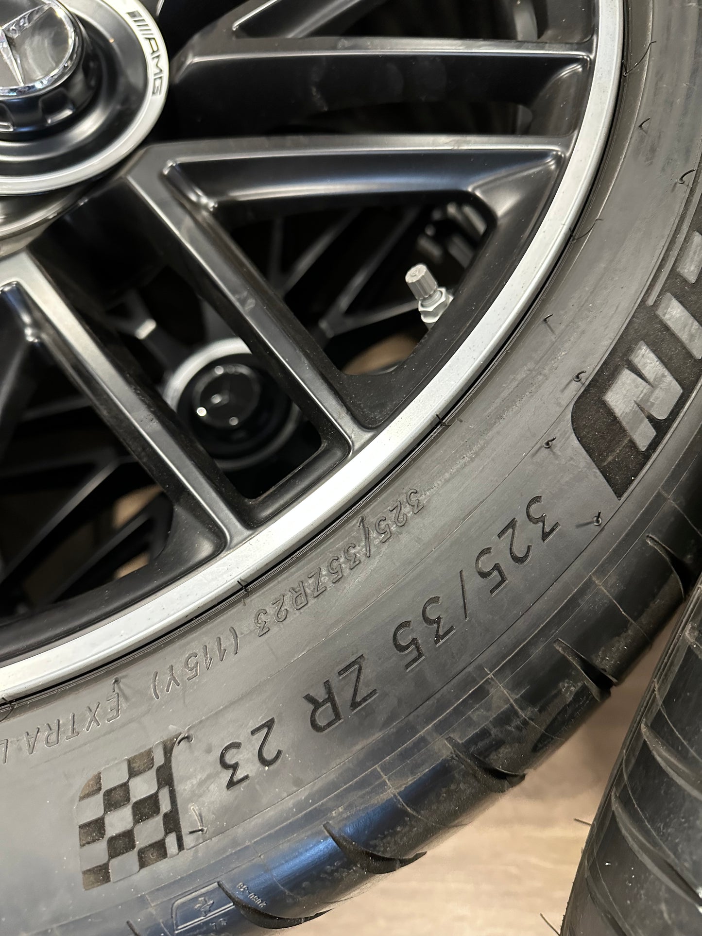 Оригинал като нови Mercedes GLS 63 AMG X167 W167 23 Zoll Мерцедес ГЛС63 AMG X167 W167 23 цола джанти летен комплект летни гуми