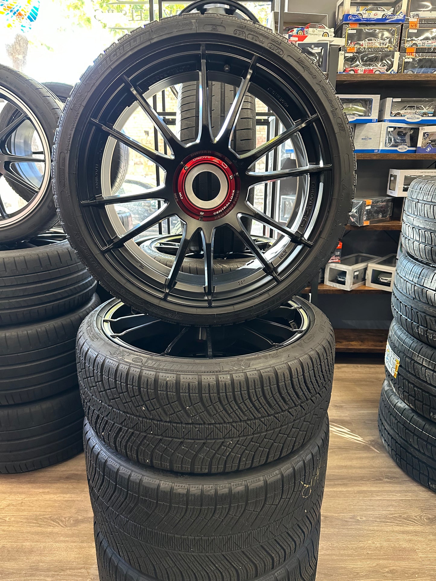 Оригинал OZ Racing Ultraleggera Porsche 911 991 992 Carrera 4 GTS Targa 20 Zoll Порше ОЗ Ултралегера Алуминиеви джанти 20 цола централен отвор зимен комплект зимни гуми