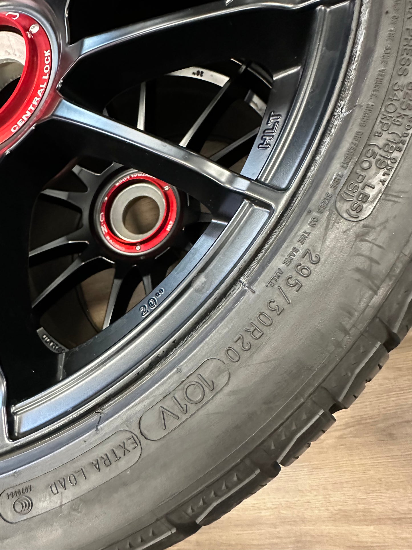 Оригинал OZ Racing Ultraleggera Porsche 911 991 992 Carrera 4 GTS Targa 20 Zoll Порше ОЗ Ултралегера Алуминиеви джанти 20 цола централен отвор зимен комплект зимни гуми