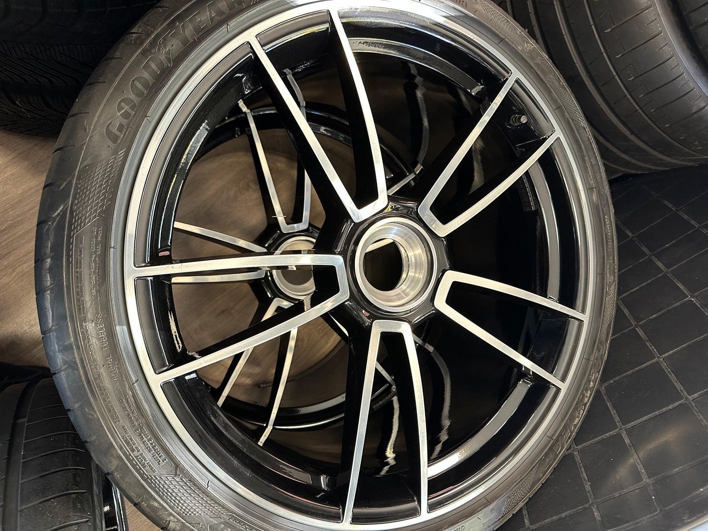 Оригинал Porsche 911 (992) Turbo Sport 4 20/21 Zoll Алуминиеви джанти Порше 911 /992/ Турбо Спорт 4  20/21 цола централен отвор летен комплект летни гуми