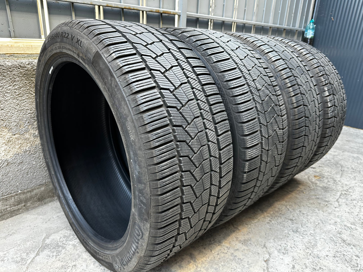 Употребявани зимни Гуми Continental Mercedes G Klasse 295 40 22 Цола 6мм