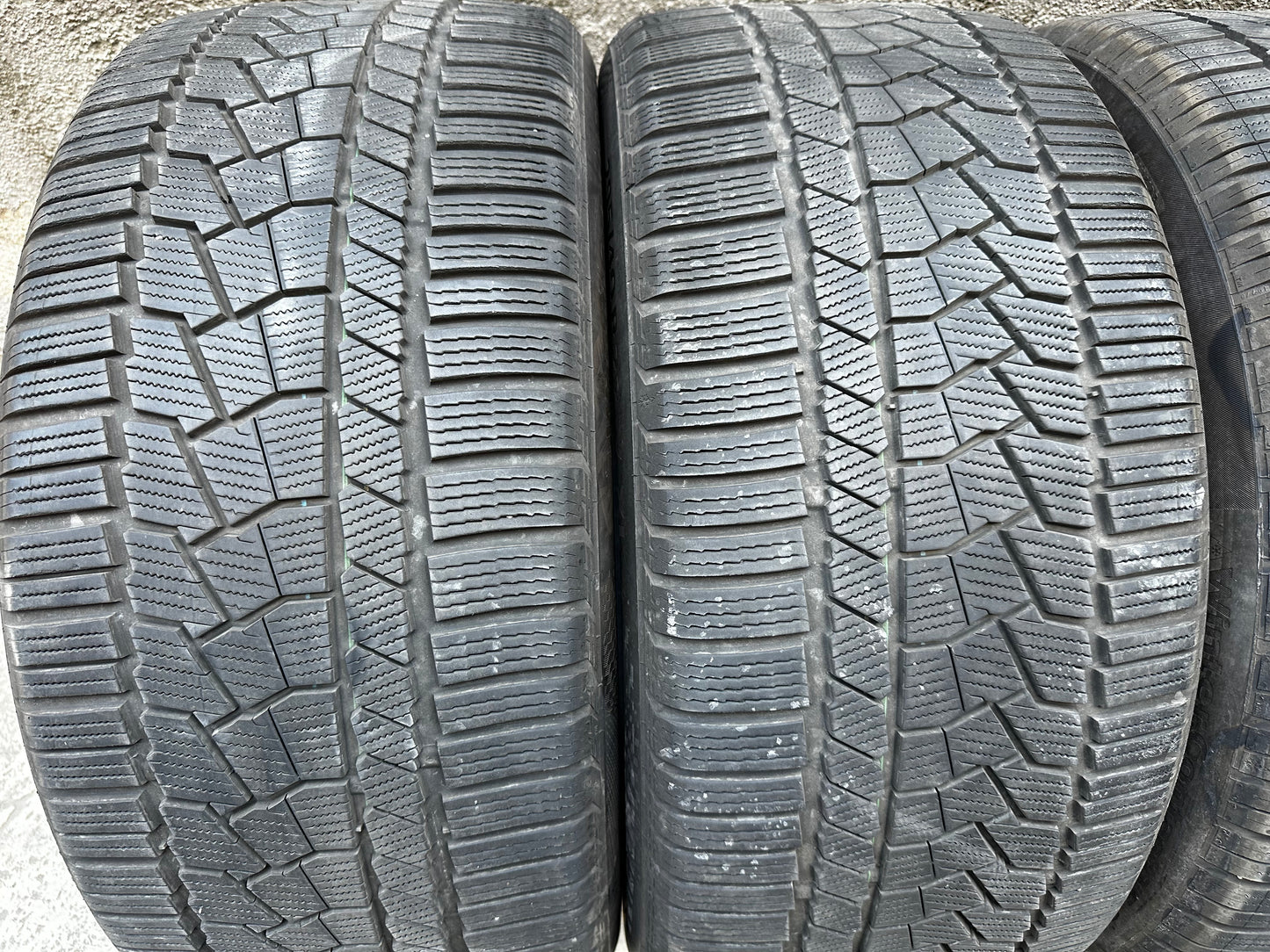 Употребявани зимни Гуми Continental Mercedes G Klasse 295 40 22 Цола 6мм