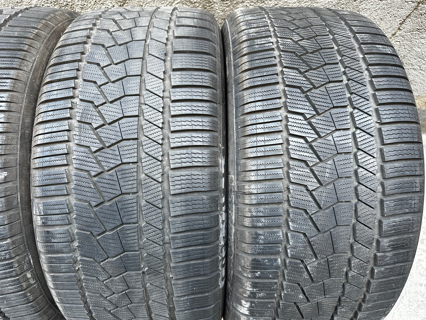 Употребявани зимни Гуми Continental Mercedes G Klasse 295 40 22 Цола 6мм