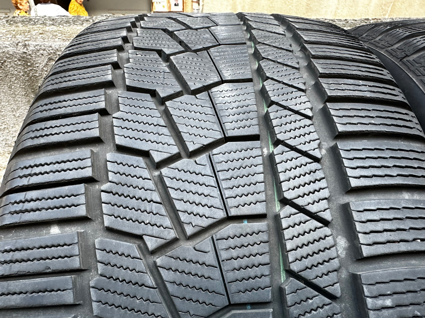 Употребявани зимни Гуми Continental Mercedes G Klasse 295 40 22 Цола 6мм