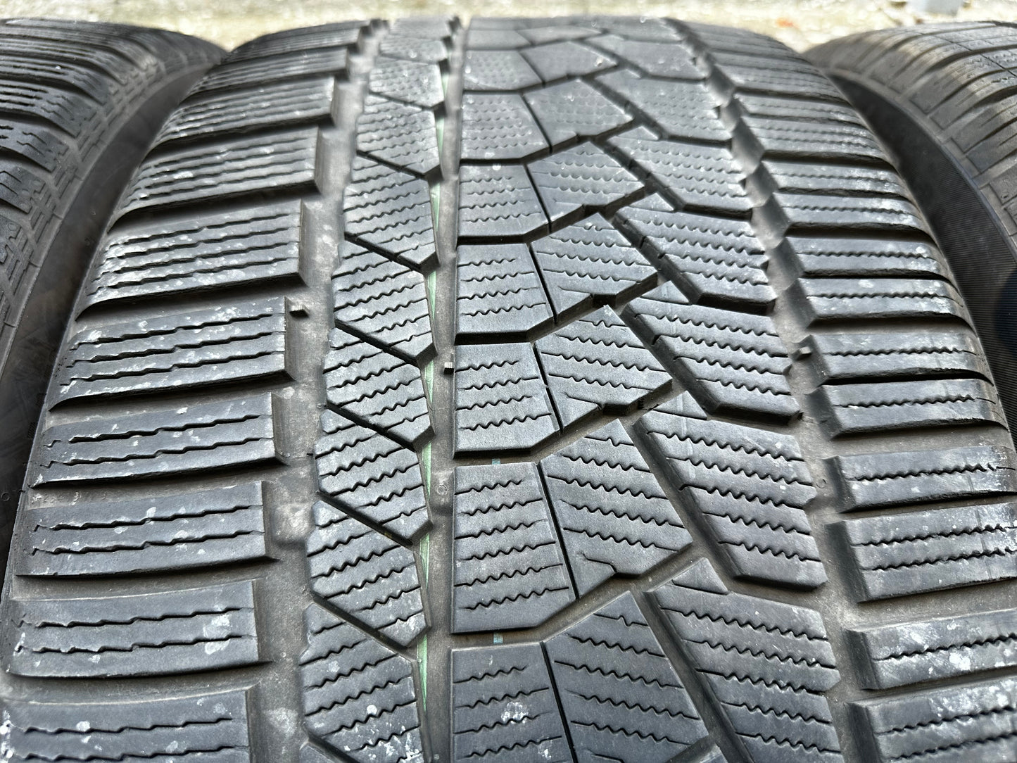 Употребявани зимни Гуми Continental Mercedes G Klasse 295 40 22 Цола 6мм