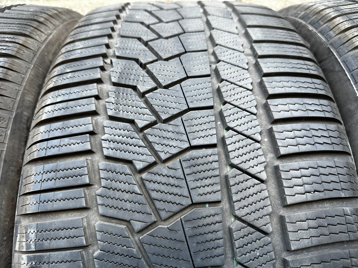 Употребявани зимни Гуми Continental Mercedes G Klasse 295 40 22 Цола 6мм