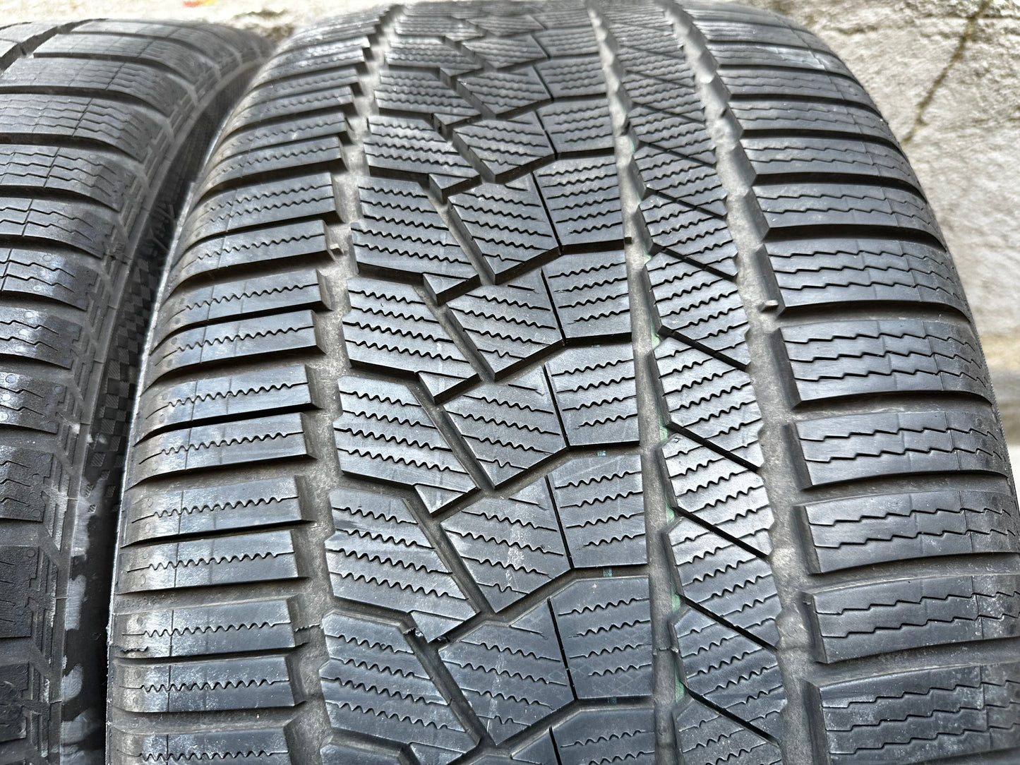 Употребявани зимни Гуми Continental Mercedes G Klasse 295 40 22 Цола 6мм