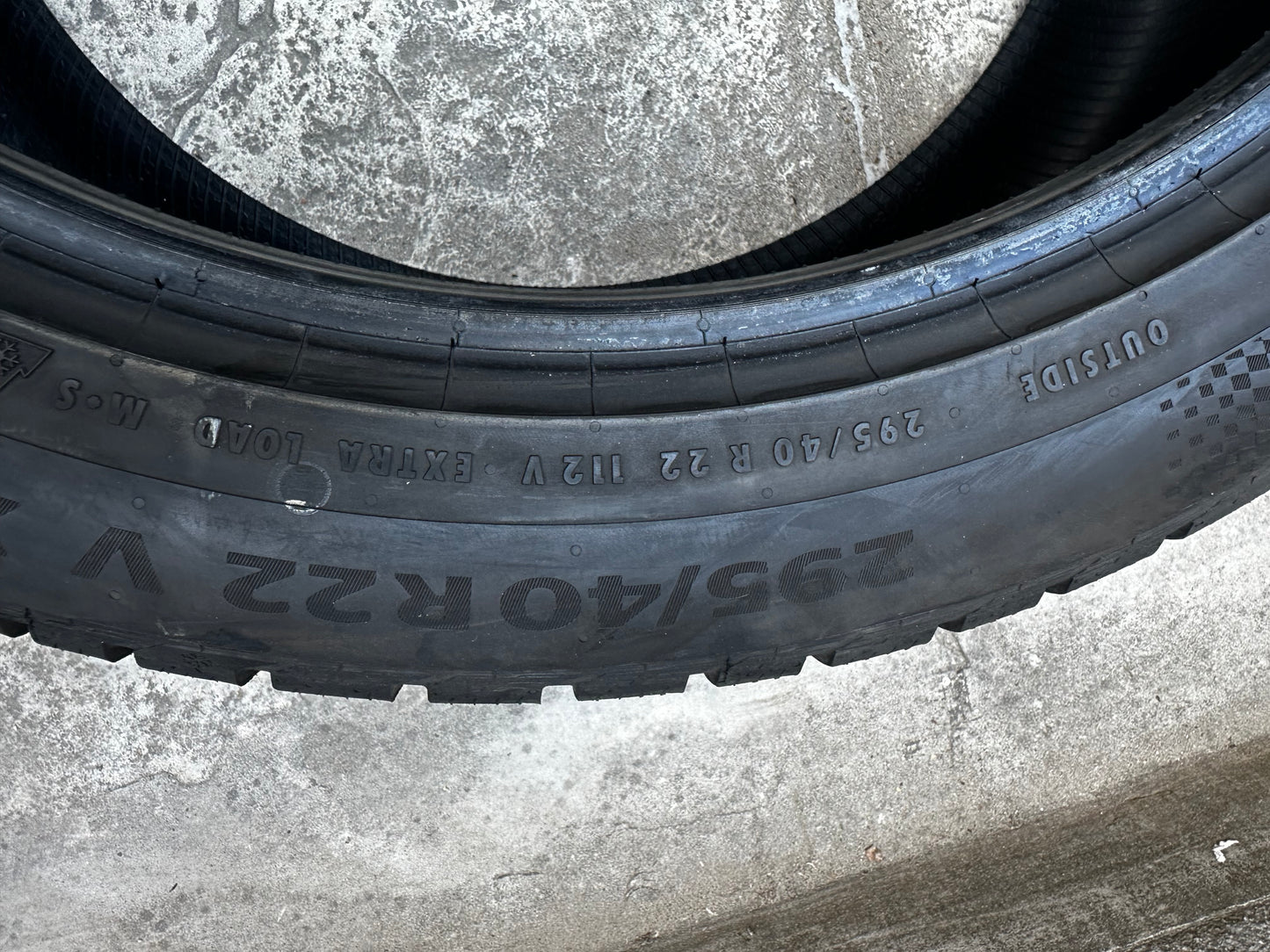 Употребявани зимни Гуми Continental Mercedes G Klasse 295 40 22 Цола 6мм