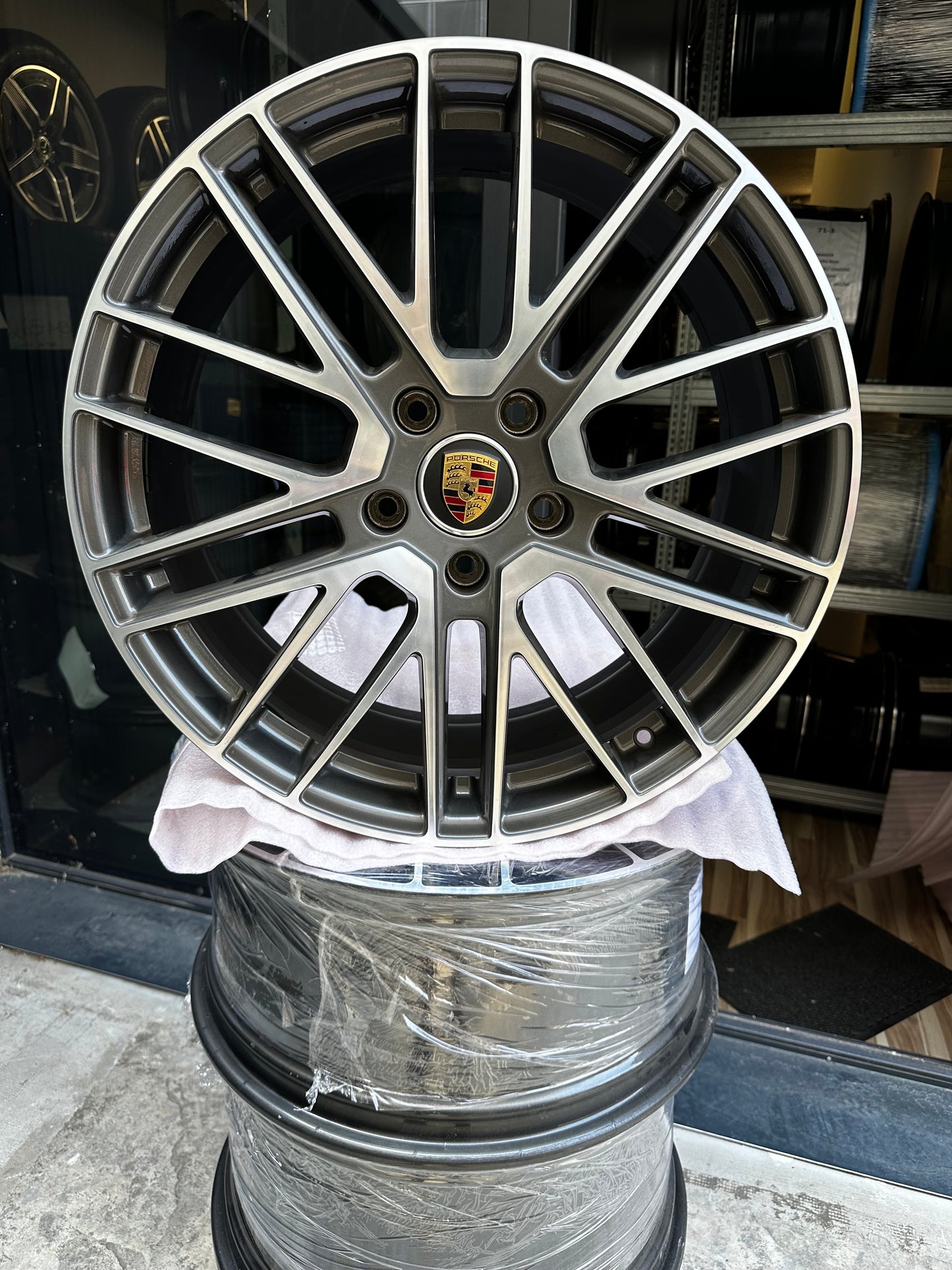 Оригинал като нови Porsche Panamera Turbo S 971 G2 21 Zoll Алуминиеви джанти Порше Панамера Г2 971 21 цола 971601025AL