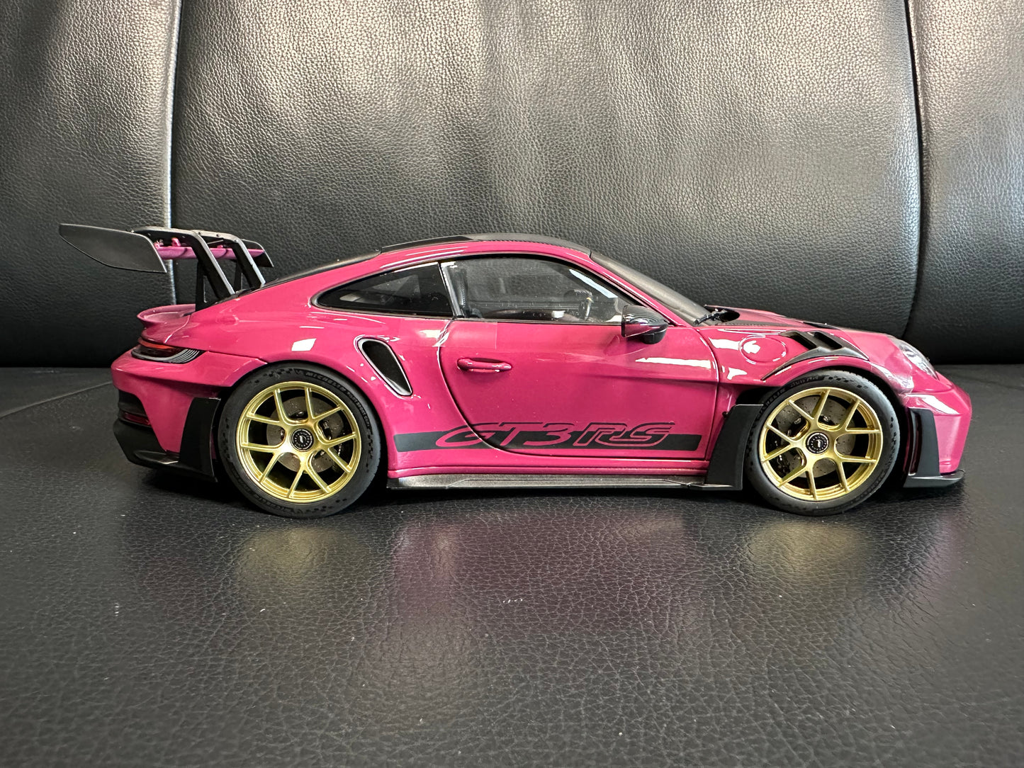 Porsche 911 GT3 RS Ruby Star 2022 1:18 GT Norev 187370 Порше 911 ГТ3 РС