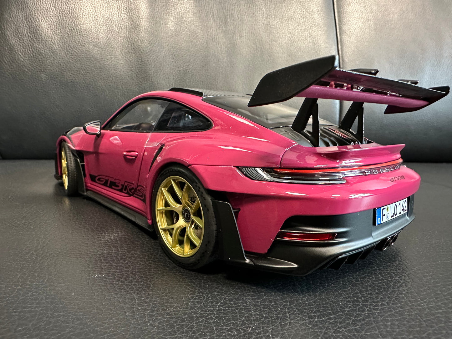 Porsche 911 GT3 RS Ruby Star 2022 1:18 GT Norev 187370 Порше 911 ГТ3 РС