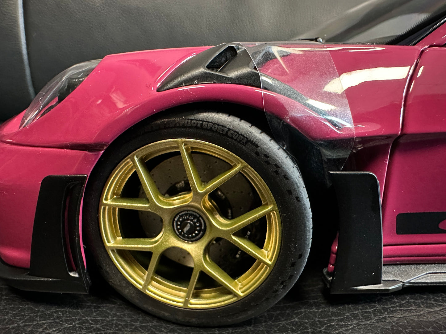 Porsche 911 GT3 RS Ruby Star 2022 1:18 GT Norev 187370 Порше 911 ГТ3 РС