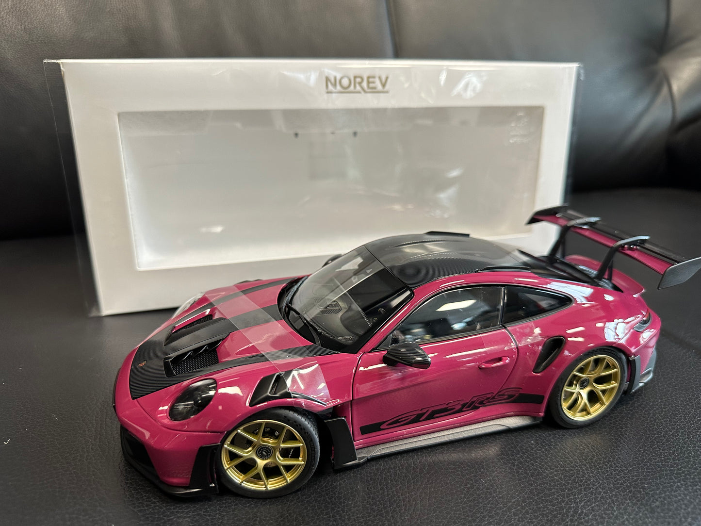 Porsche 911 GT3 RS Ruby Star 2022 1:18 GT Norev 187370 Порше 911 ГТ3 РС